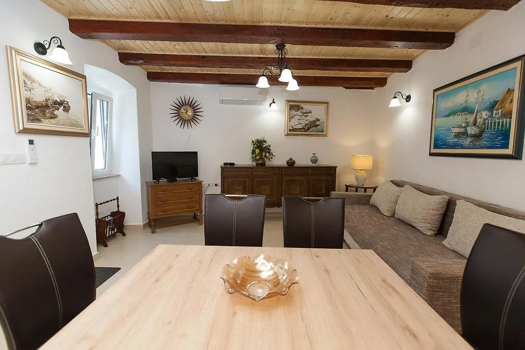 Holiday Home Nika Omišalj