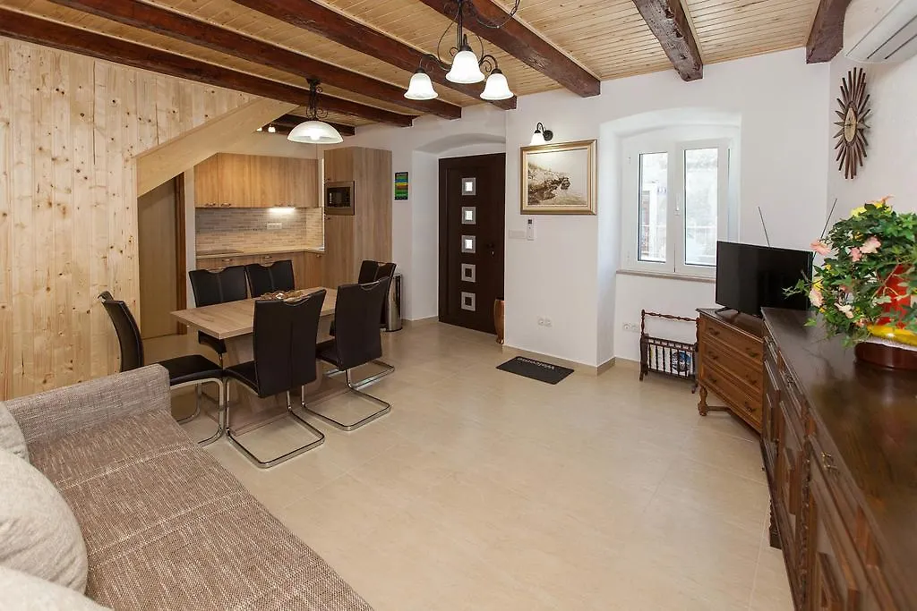 Holiday Home Nika Omišalj