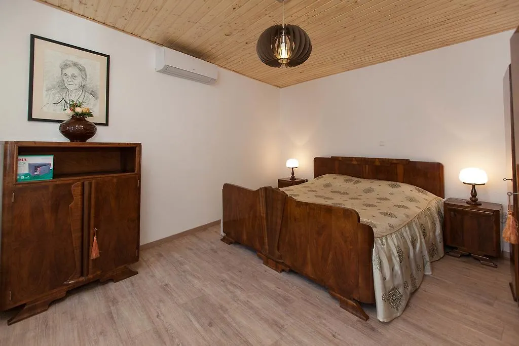 Villa Holiday Home Nika Omišalj
