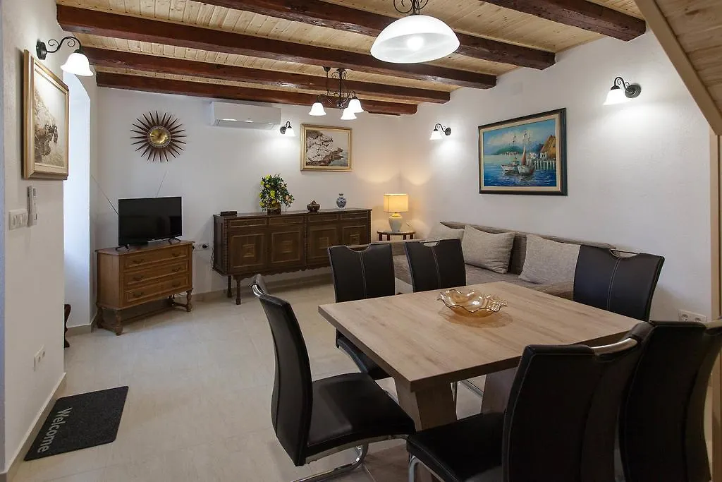 Holiday Home Nika Omišalj